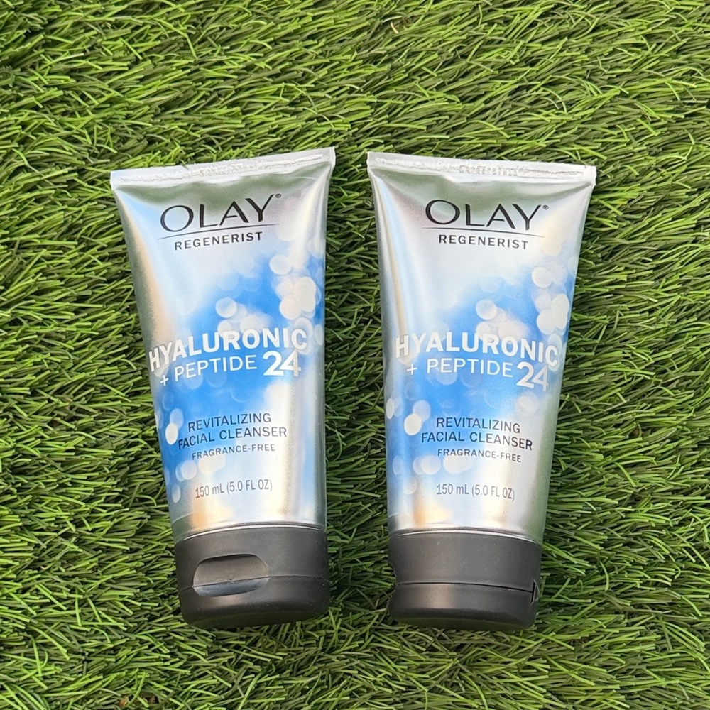 OLAY Hyaluronic Peptide 24 Facial Cleanser - Blue and Silver